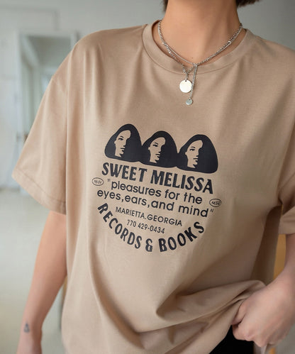 オーバーサイズ ドロップショルダーTシャツ